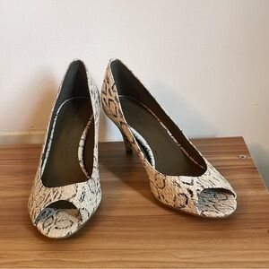 Tahari snake skin Cream and Black Heels